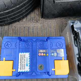 Замена аккумулятора на Renault Sandero I 2009 - 2014 1.4 (75 л.с.) Замена аккумулятора на Renault Sandero I 2009 - 2014 1.4 (75 л.с.)